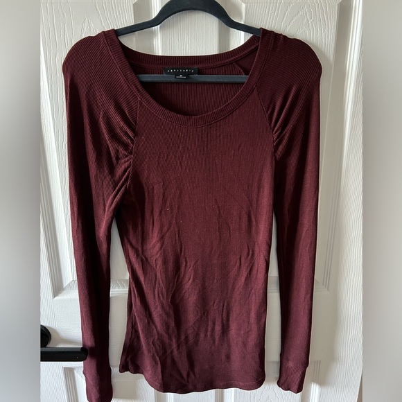womens long sleeve shirt. Maroon/red color size medium. - Picture 2 of 3